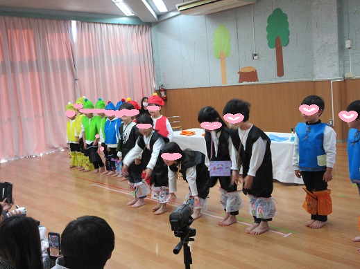 ポーズを決めるお客さん