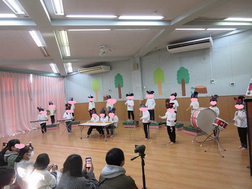 合奏を楽しむすみれ組