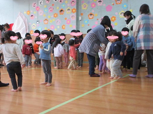 保育所のみんなでさよならのタッチ