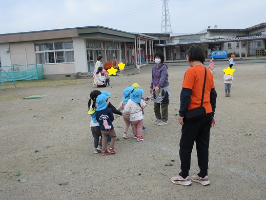 芋づるでごっこを楽しむもも組