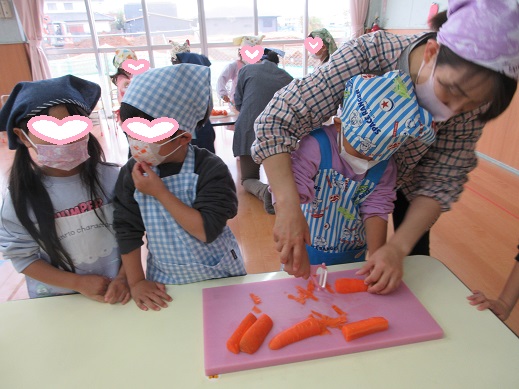 人参の皮をむくさくら組