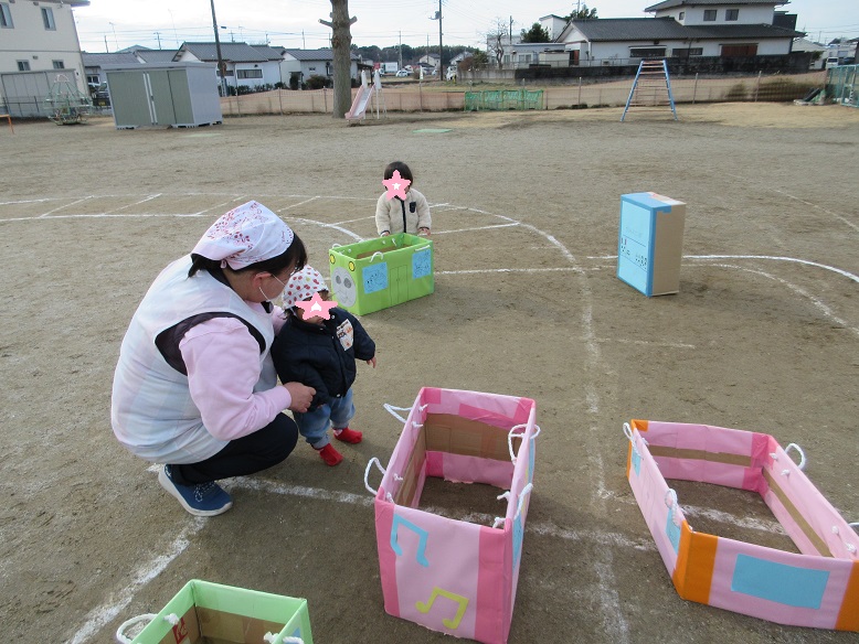 外のアトラクションを楽しんでいる様子です。