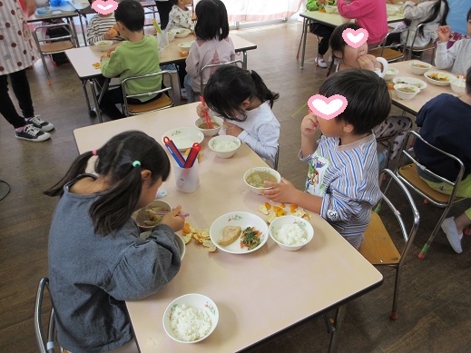 芋汁を喜んで食べるさくら組