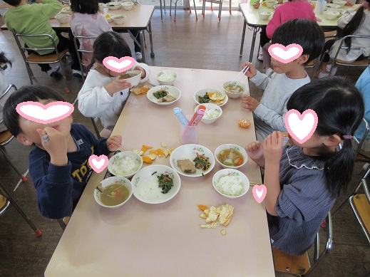 芋汁を喜んで食べるさくら組