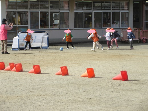 すみれ組のサッカー対決
