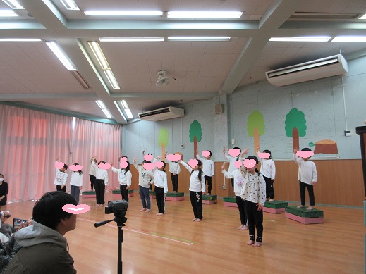 手話歌を楽しむすみれ組