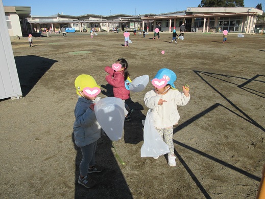 凧あげを楽しむもも組