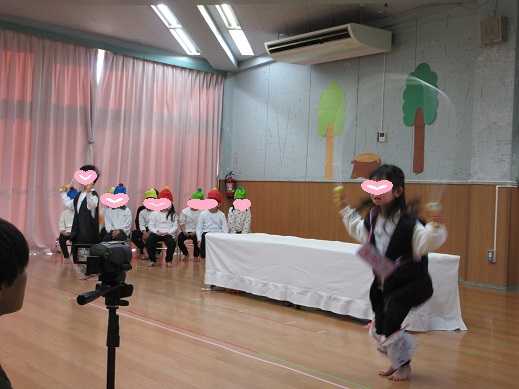 縄跳びに挑戦するすみれ組