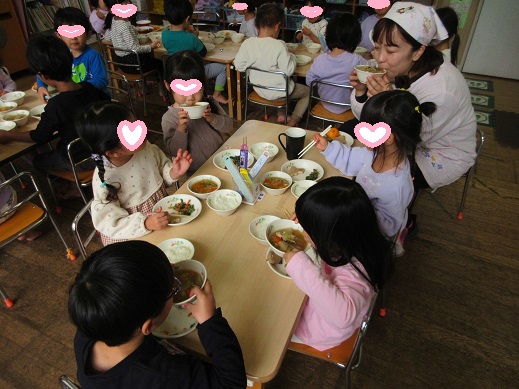 芋汁を喜んで食べるゆり組