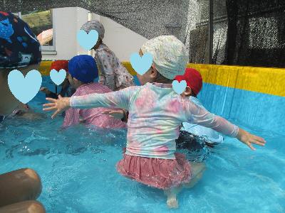 水の中でアヒル歩き
