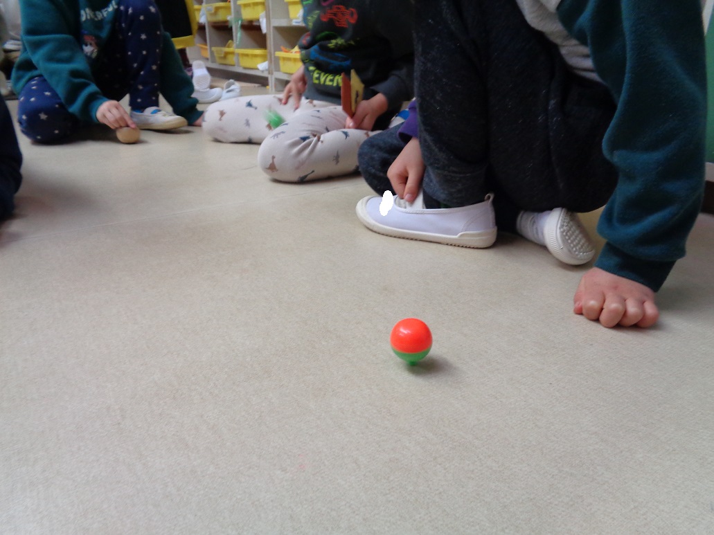 駒回しをしている