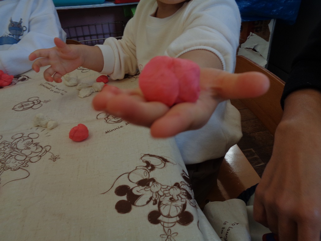 赤い小麦粘土が丸くなったところ