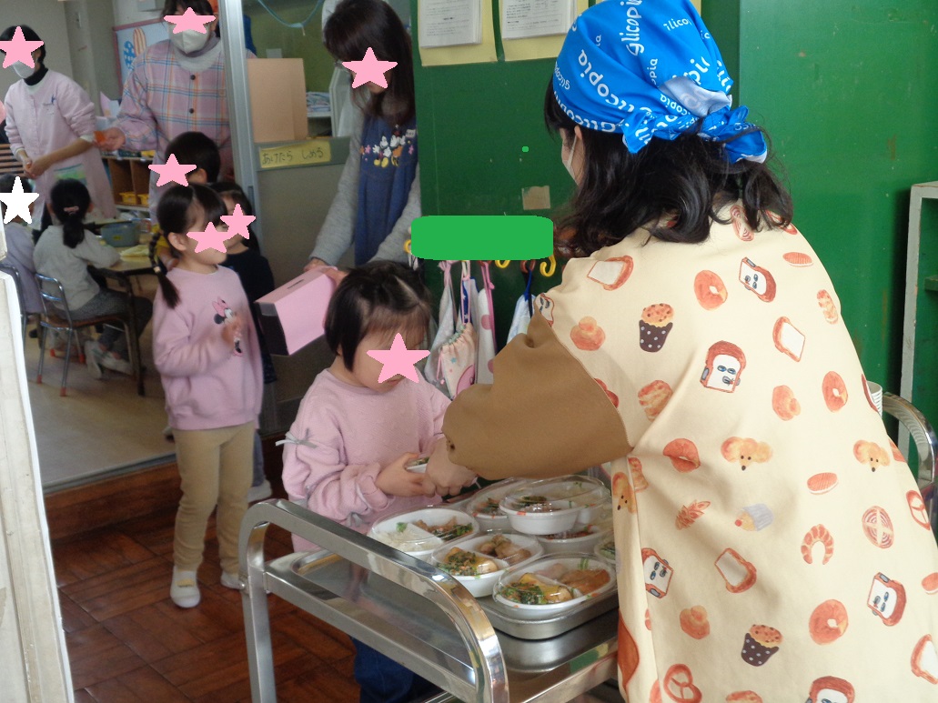 お弁当の売り買いをしている