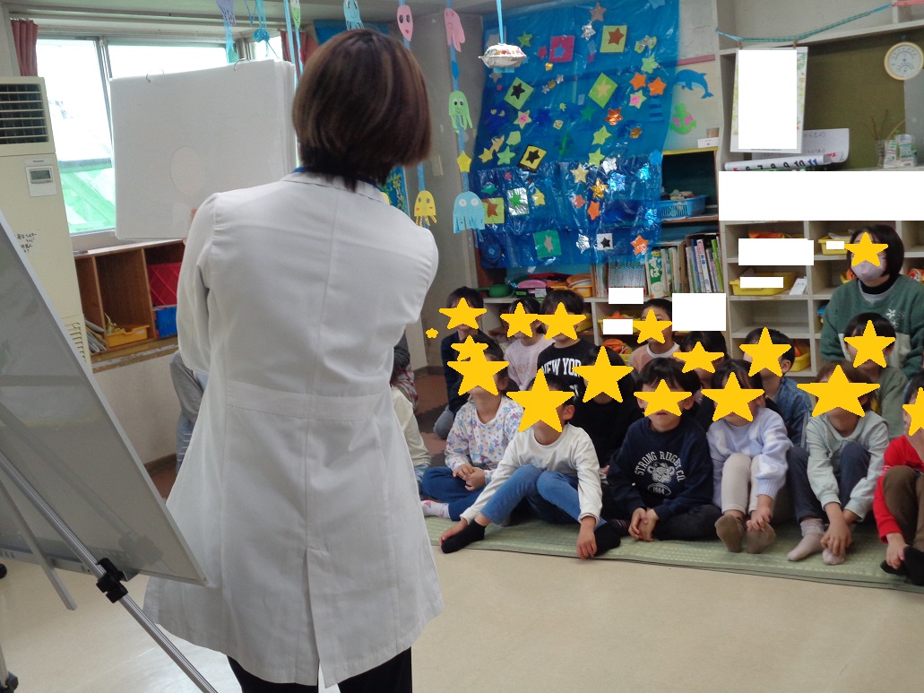 食べ物についての話を聞いている