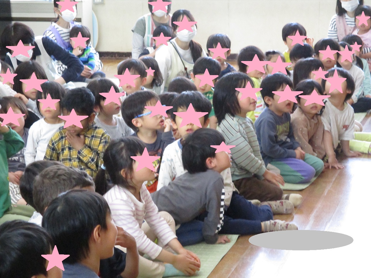 災害があった時の対応について保育士の話をよく聞いている