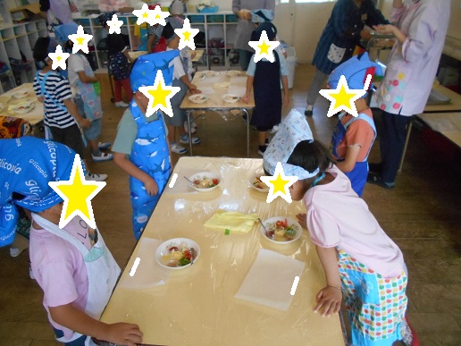 作り方の説明を聞いているところ