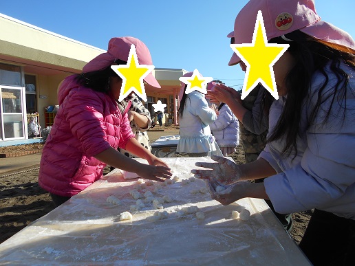 もちをこねているところ2