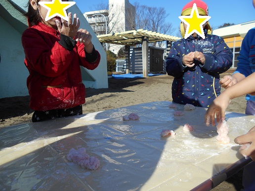 もちをこねているところ3