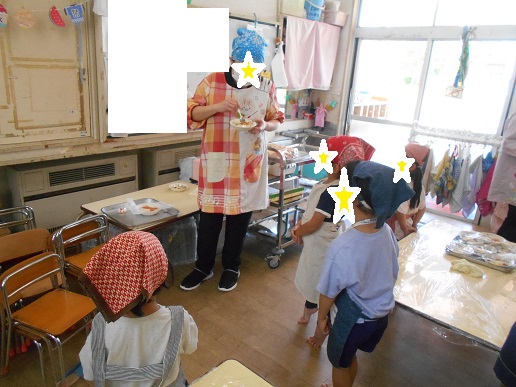 作り方の説明を聞いているところ