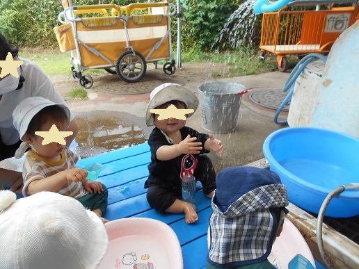 0歳児水遊び