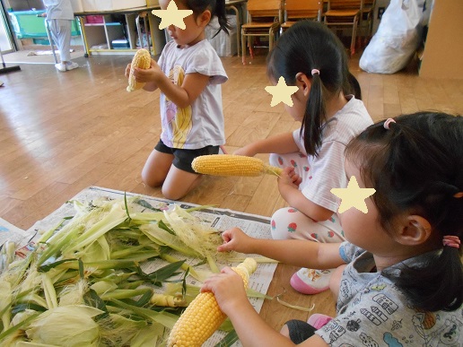 とうもろこしの皮むき