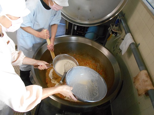 カレーにスキムミルクを投入