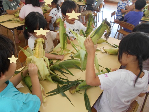 とうもろこしの皮むき
