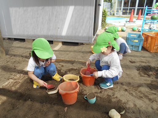 3歳児砂遊び