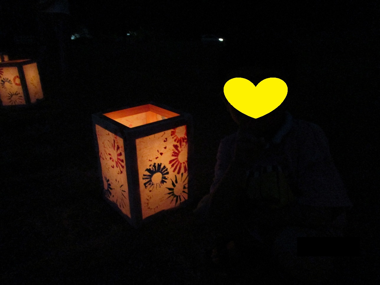 横に写っているはず